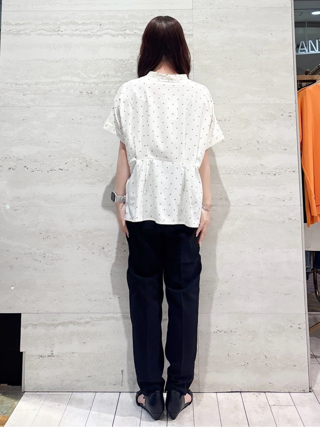 かほさんの「OPAQUE.CLIP｜美脚イージーテーパードパンツ【防シワ／洗濯機洗い可／抗ピル／ストレッチ】《丈が選べる／SS-LLサイ」を使ったコーディネート