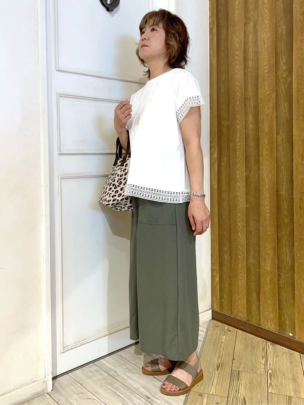 yuriyuriさんの「SHOO･LA･RUE｜【S-LL/ひんやり】インせず決まる 楽してきれいなレース付きトップス」を使ったコーディネート