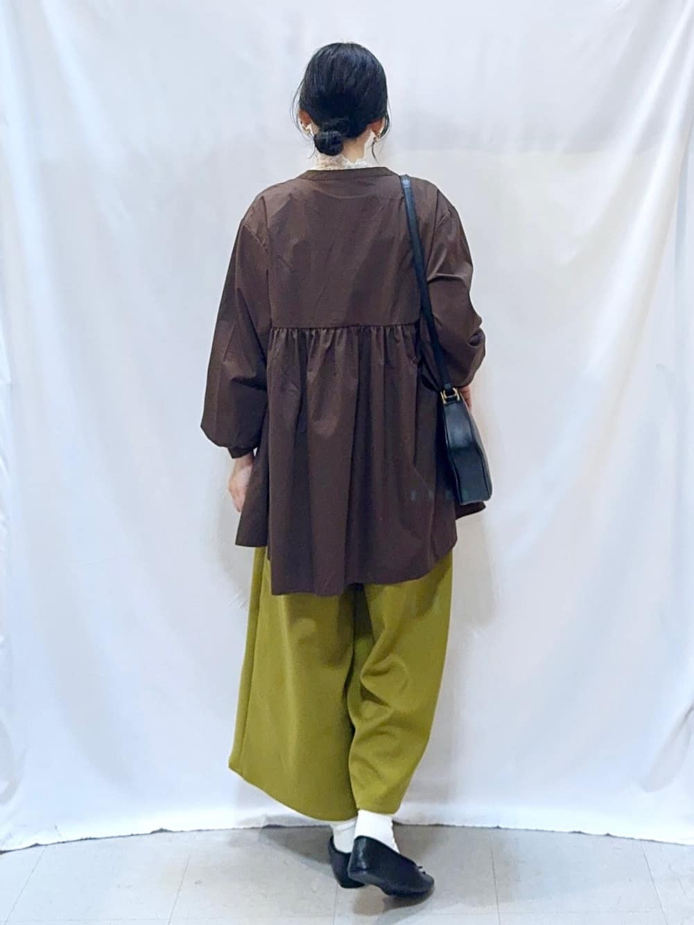 𝐇𝐢𝐫𝐨𝐦𝐢さんの「SHOO･LA･RUE｜【S-LL】上品なレースハイネックトップス」を使ったコーディネート