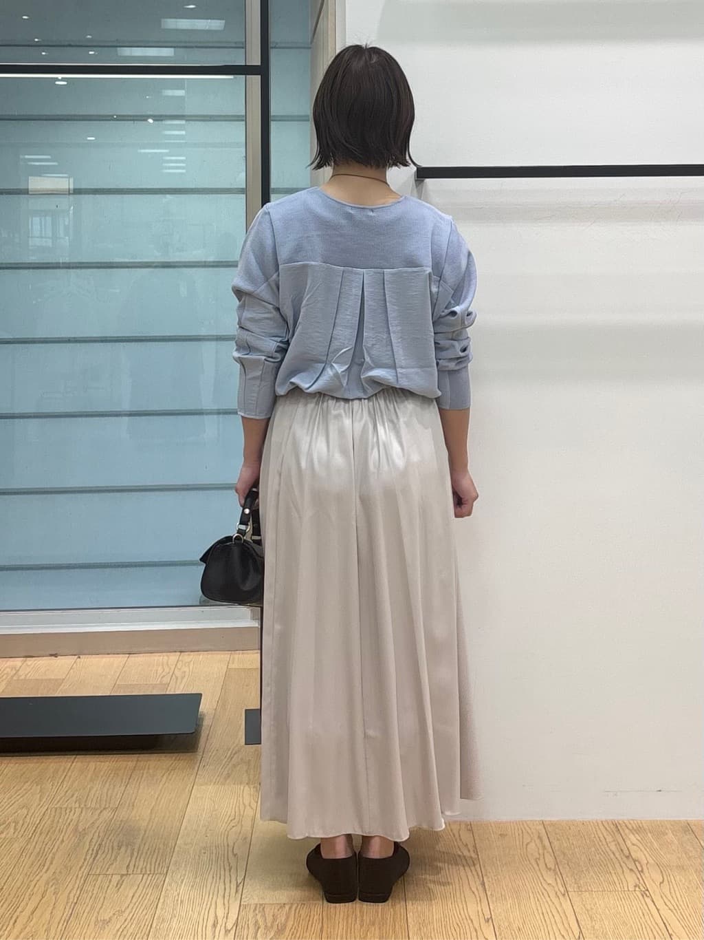 asamiさんの「INDIVI｜レザー調ギャザースカート」を使ったコーディネート