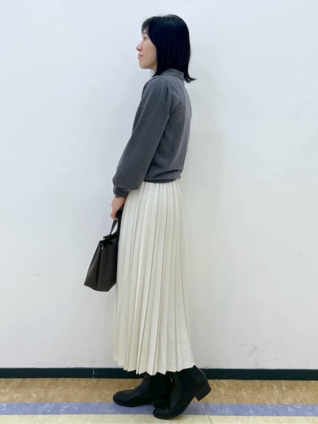 su.さんの「index｜ゴールドパーツ付きボウタイニット【洗濯機OK】《10col／XS～LL》」を使ったコーディネート