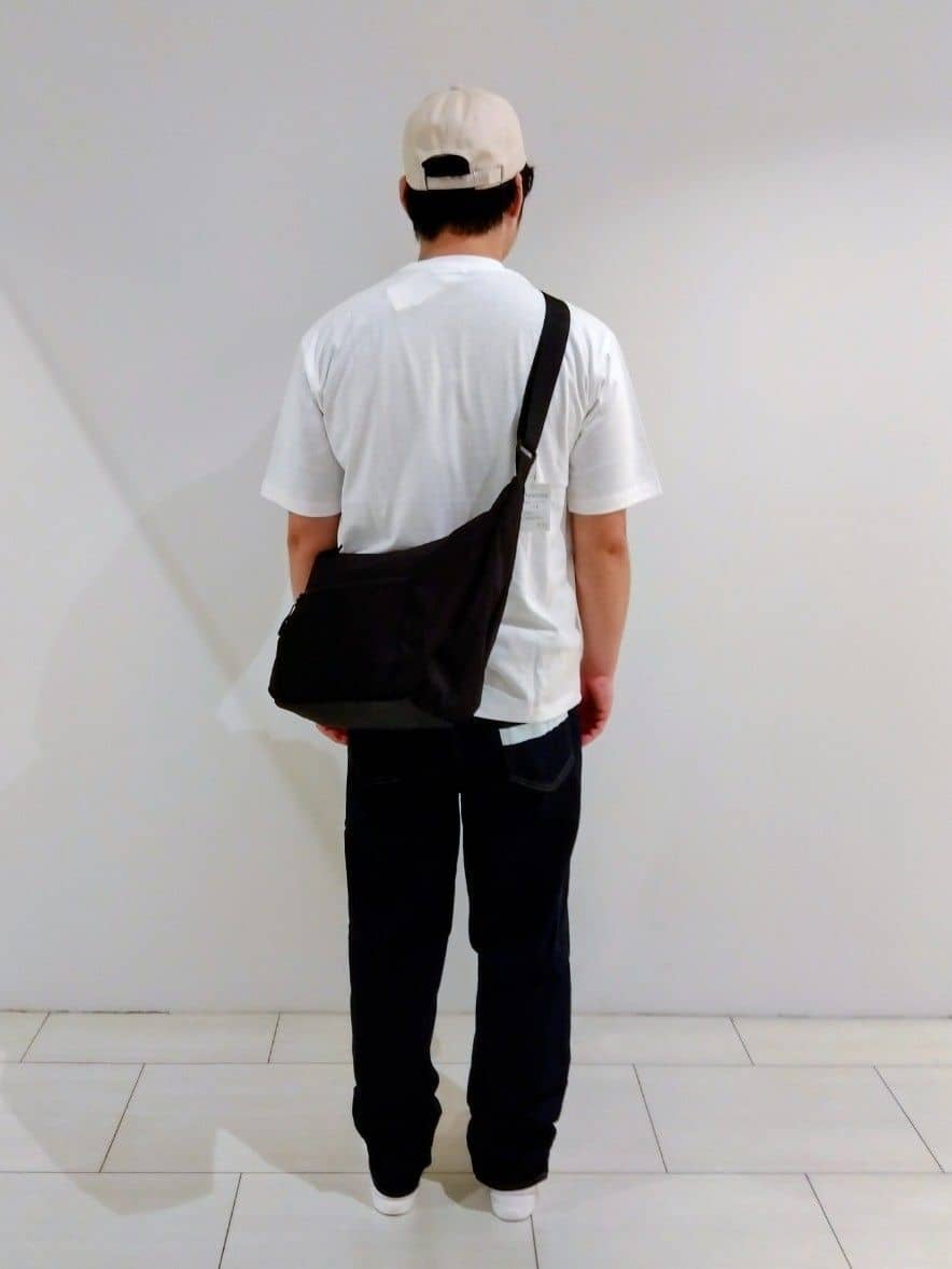 TOMさんの「Dessin｜ロゴ刺繍Tシャツ」を使ったコーディネート