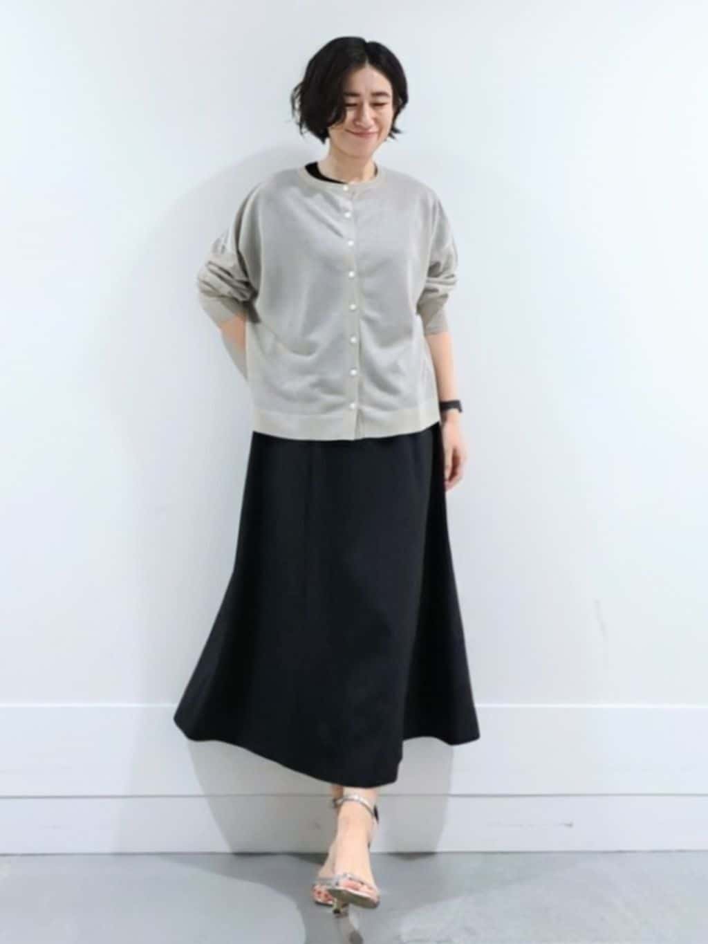 ミズタさんの「UNTITLED｜【前後2WAY/アンサンブル可/ゆったり】シアーカーディガン」を使ったコーディネート