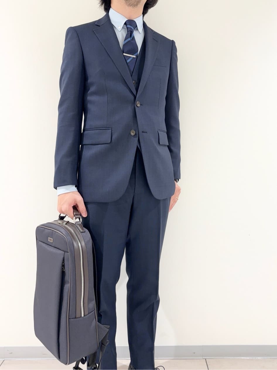 及川さんの「TAKEO KIKUCHI｜【Three by Three】シャイニーシャークピンヘッド スーツ/3ピース対応可」を使ったコーディネート