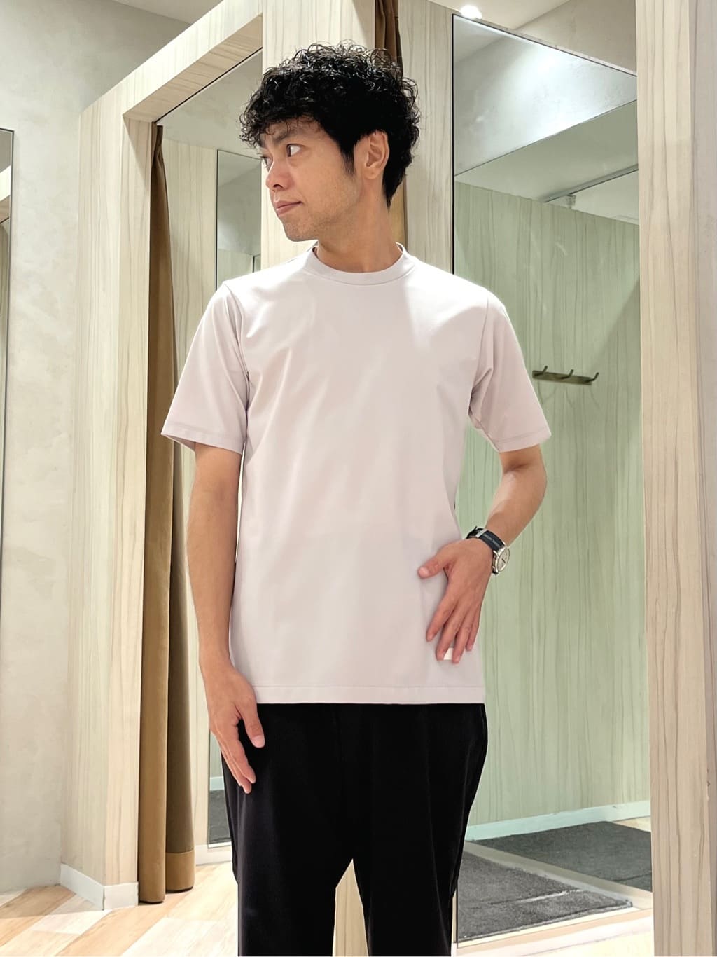 URAさんの「TAKEO KIKUCHI｜【3Dナイロンストレッチ】スリムイージーパンツ」を使ったコーディネート