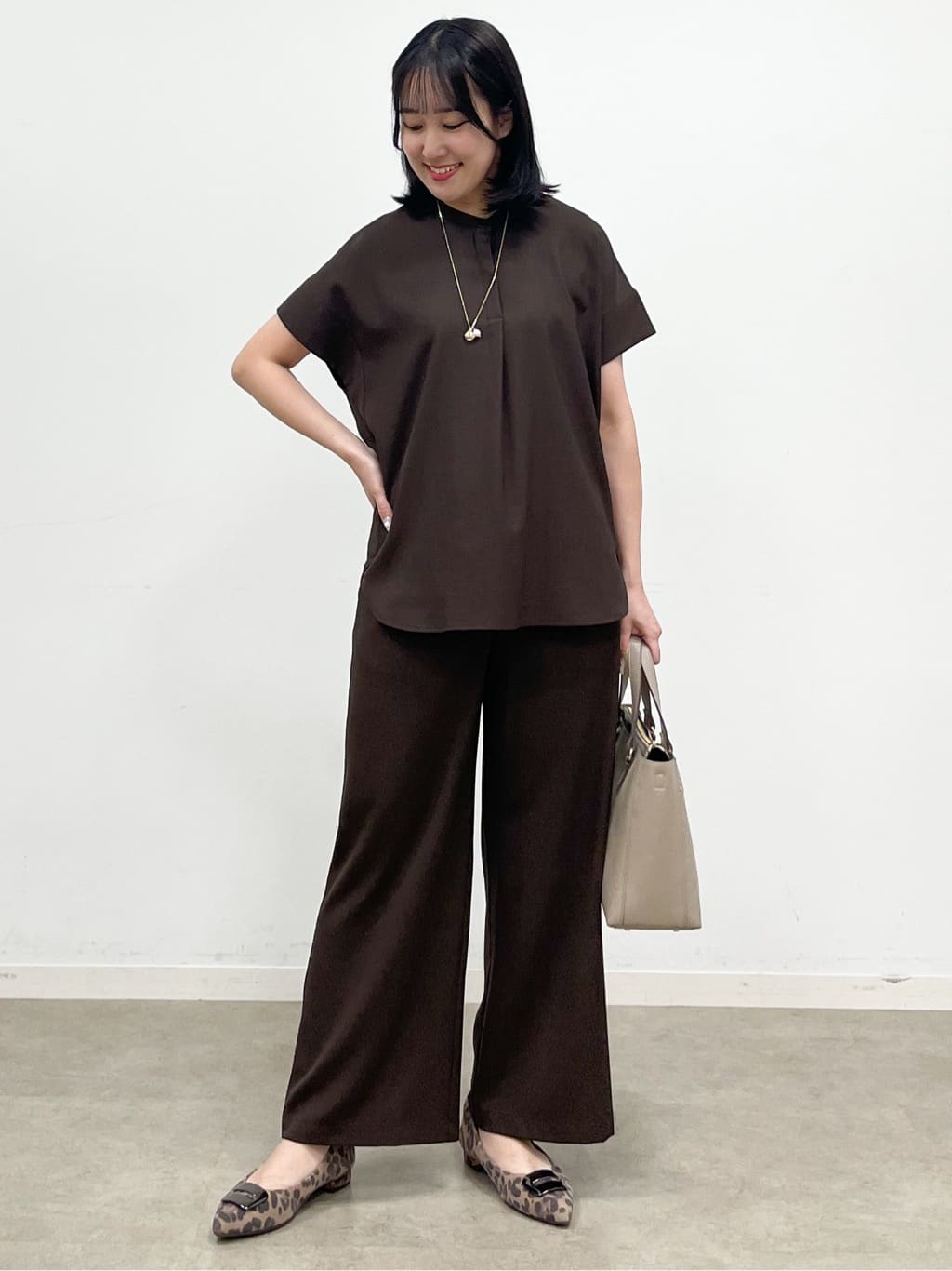 yukariさんの「Reflect｜【E‐QUALITY／ウエスト総ゴム／セットアップ／単品使いOK◎】ブラウス＋ストレートパンツセット」を使ったコーディネート