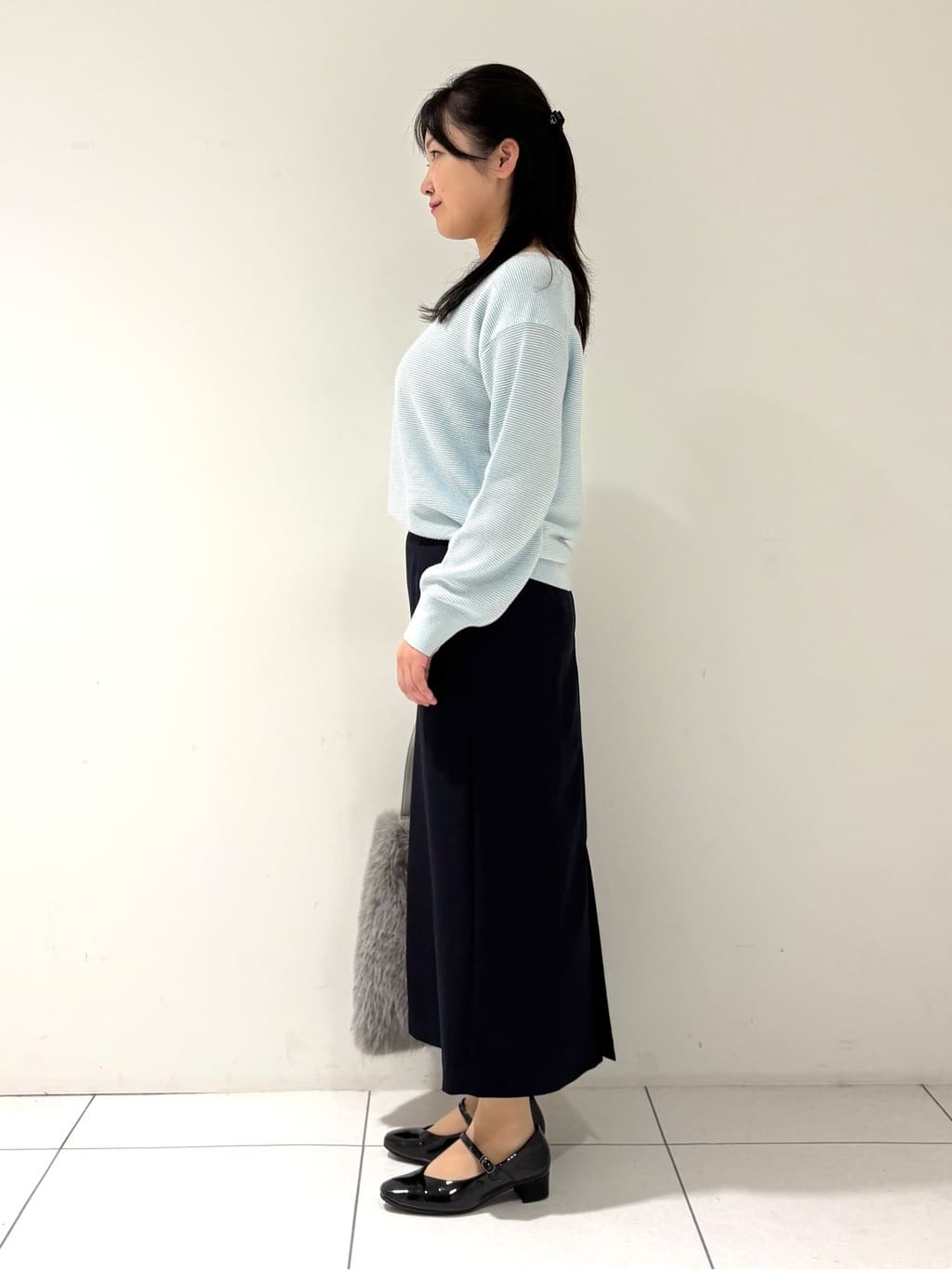 momokoさんの「INDIVI｜【ウール混ラメ素材】Vネック煌めきニット」を使ったコーディネート