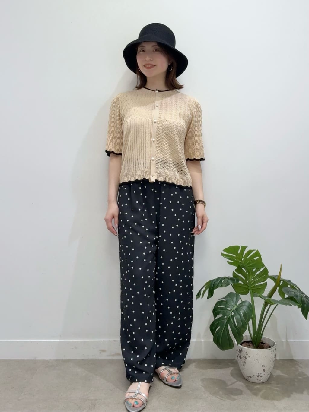 Suma Una本部スタッフさんの「SunaUna｜【リラクシー】ドット柄ワイドパンツ」を使ったコーディネート