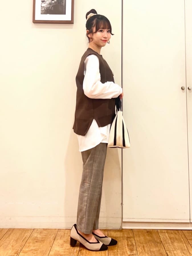 AIRIさんの「SHOO･LA･RUE｜【S-LL/2点セット】着回し自在 ニットベスト＋フレアブラウス」を使ったコーディネート
