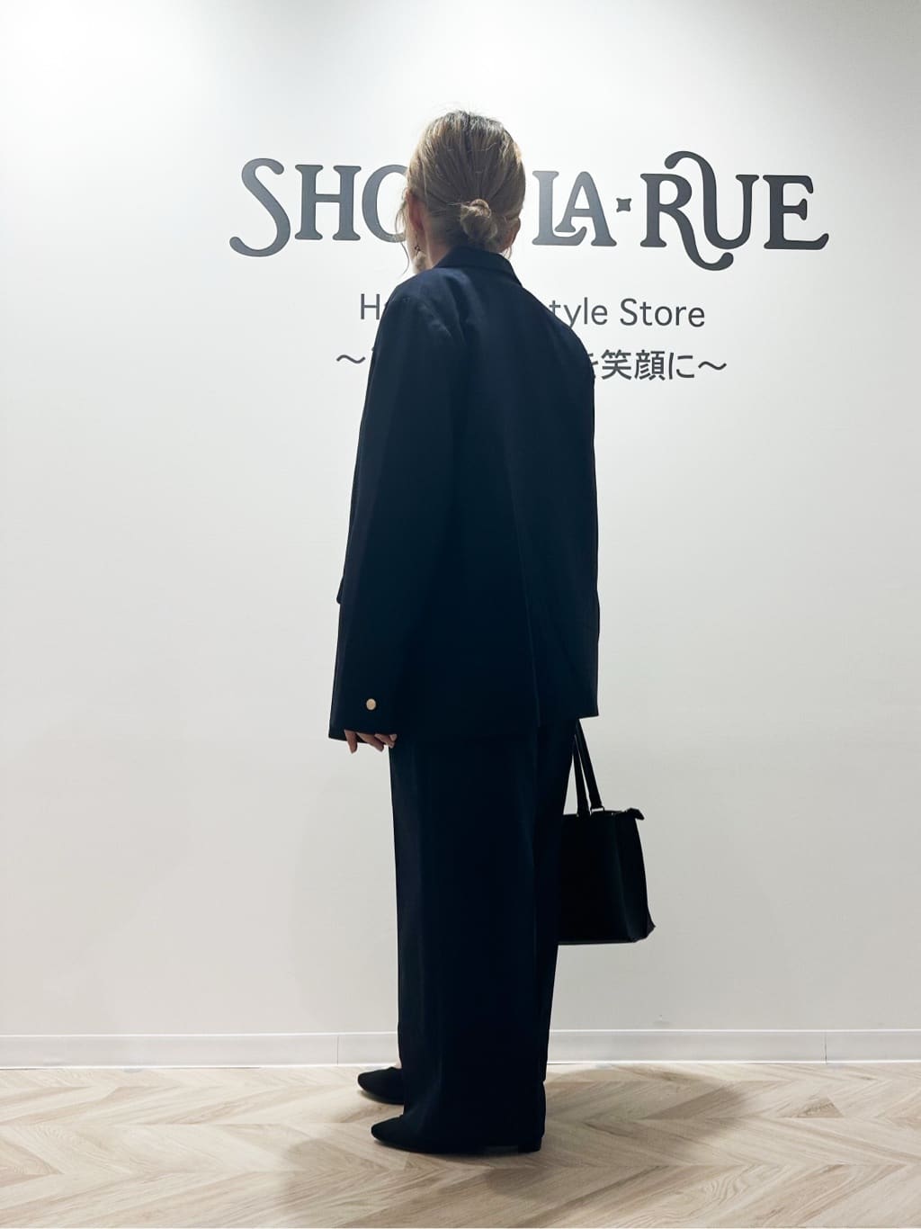 netさんの「SHOO･LA･RUE｜【洗濯機可/S-LL/セットアップ可】脚のラインをきれいに魅せる センタープレスワイドパンツ」を使ったコーディネート
