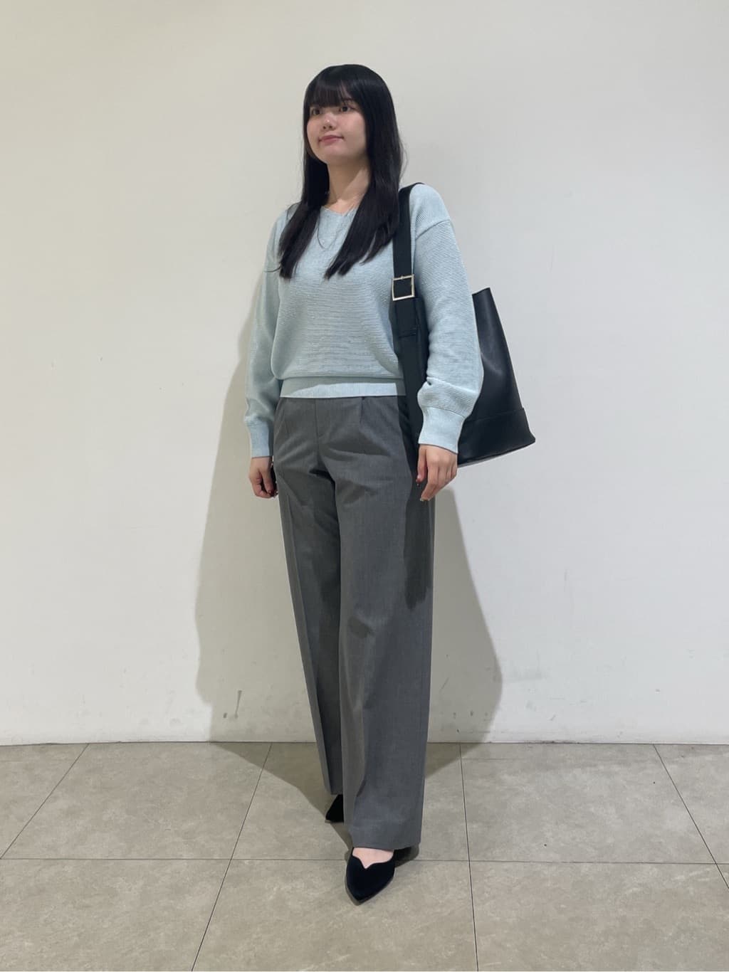 emikaさんの「INDIVI｜【ウール混ラメ素材】Vネック煌めきニット」を使ったコーディネート