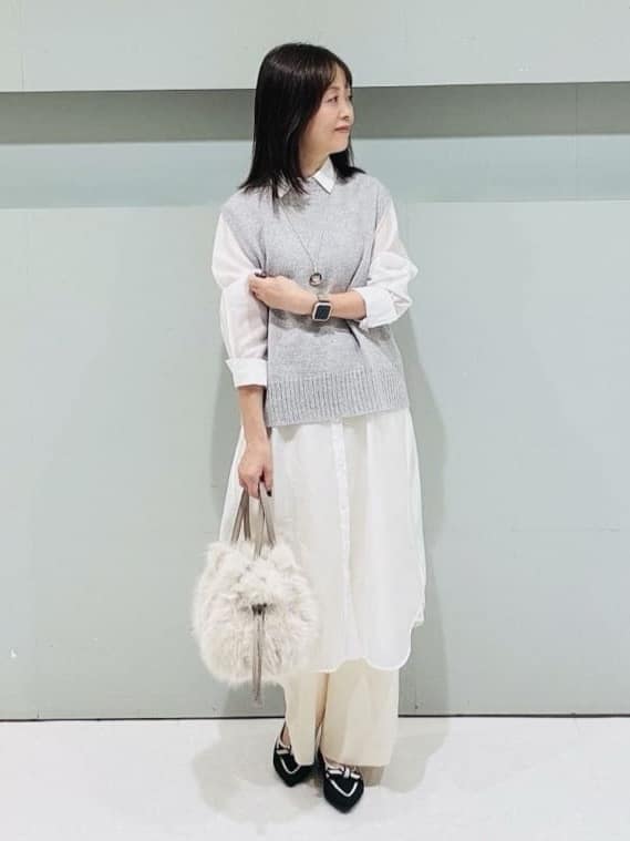 makiさんの「UNTITLED｜【ニットと重ね着に/前開きボタン】シアーロングシャツ」を使ったコーディネート
