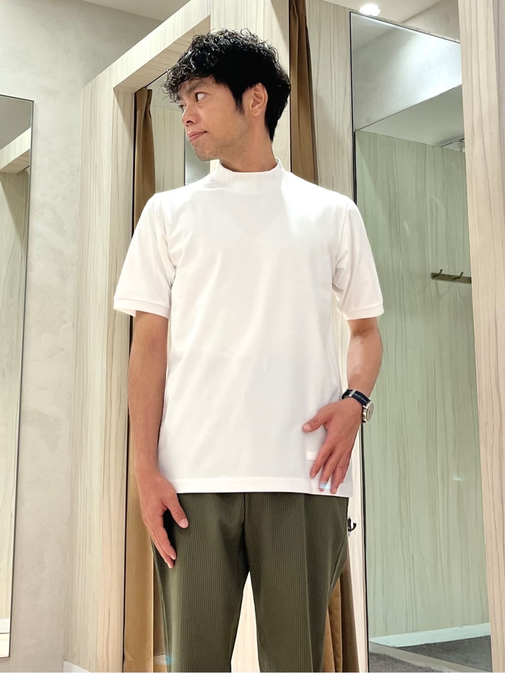 URAさんの「TAKEO KIKUCHI｜【COOL CITY WEAR】インドライ天竺モックネック プルオーバー /吸汗速乾」を使ったコーディネート