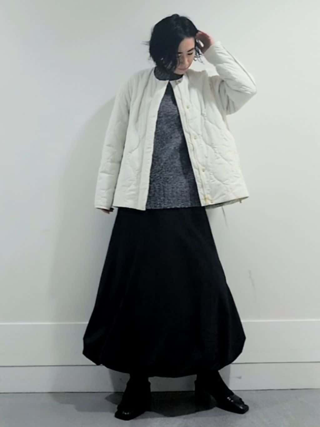 ミズタさんの「UNTITLED｜【ストレッチ素材/撥水加工】バルーンスカート」を使ったコーディネート