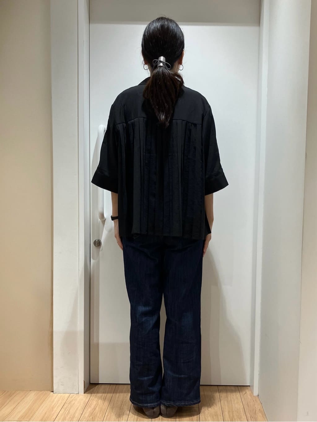 こばさんの「grove｜【2WAY】1枚でも羽織っても。使える大人のシャツスタイル」を使ったコーディネート