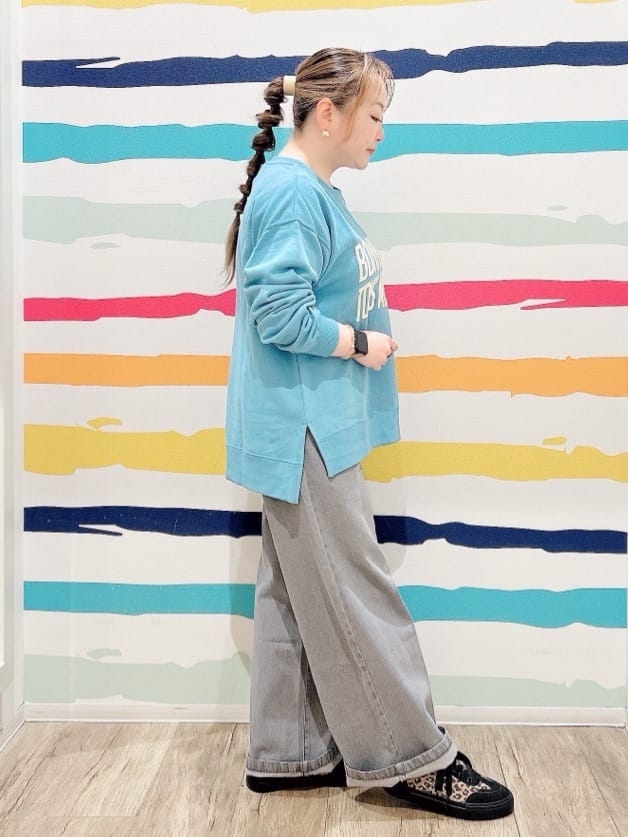 Peeさんの「SHOO･LA･RUE｜【高レビュー/S-LL】脚のラインを拾いにくい デニムワイドパンツ」を使ったコーディネート