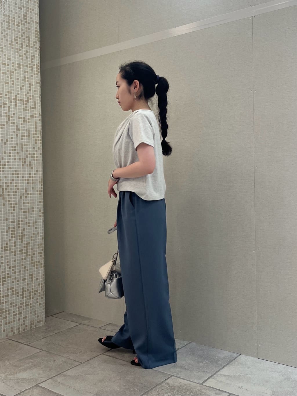 Uminoさんの「INDIVI｜ドレープクロップドカットソー」を使ったコーディネート