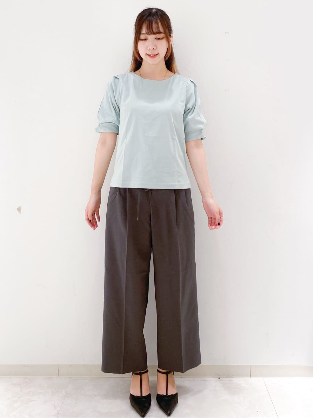 yurinaさんの「index｜ストレッチ2タックワイドパンツ【洗濯機洗い可／接触冷感／吸水速乾】」を使ったコーディネート