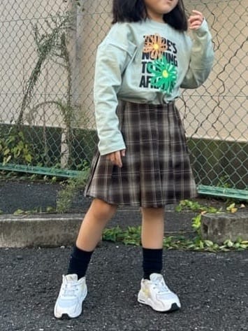 ga_riさんの「THE SHOP TK｜【110－160／6色展開】コットン長袖Ｔシャツ/洗濯機OK」を使ったコーディネート