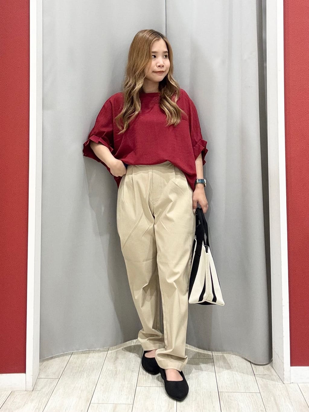 shioさんの「SHOO･LA･RUE｜【洗える】お袖のタックがアクセント インせず着られる さらさらドルマントップス」を使ったコーディネート