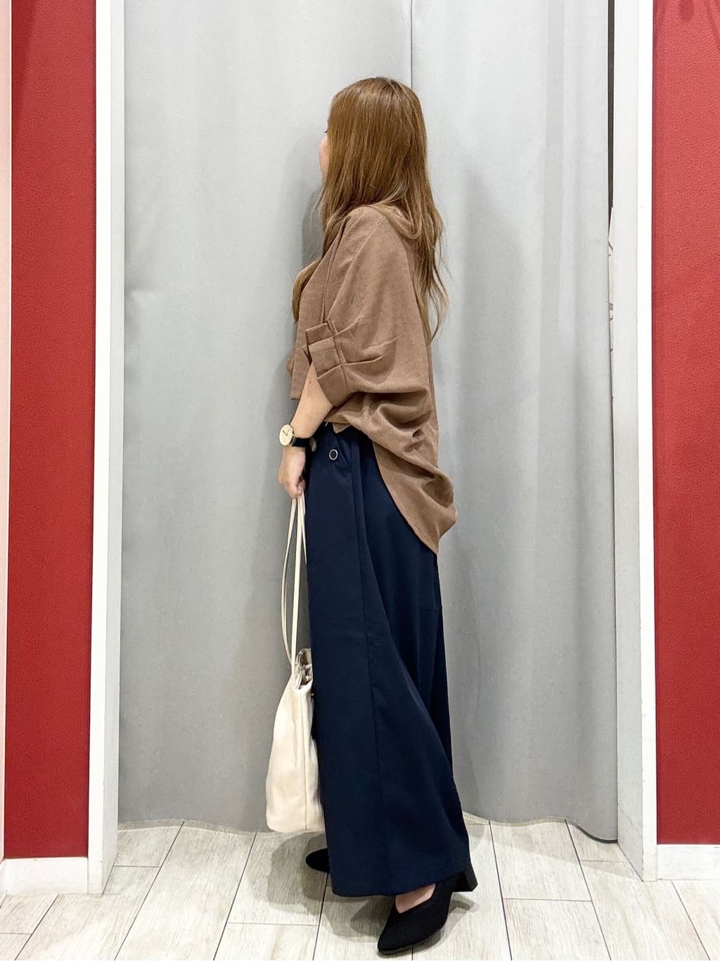 shioさんの「SHOO･LA･RUE｜【洗える】お袖のタックがアクセント インせず着られる さらさらドルマントップス」を使ったコーディネート