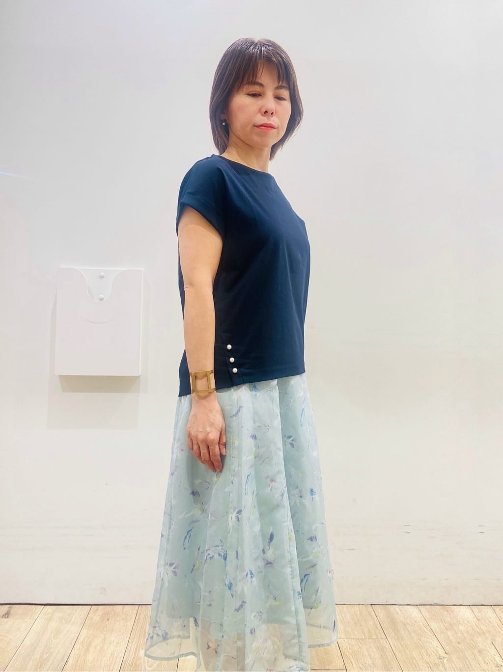 YUKOさんの「index｜《S-3Lサイズ》サイドパール調ボタンボクシートップス【洗濯機洗い可／UVケア／接触冷感】」を使ったコーディネート