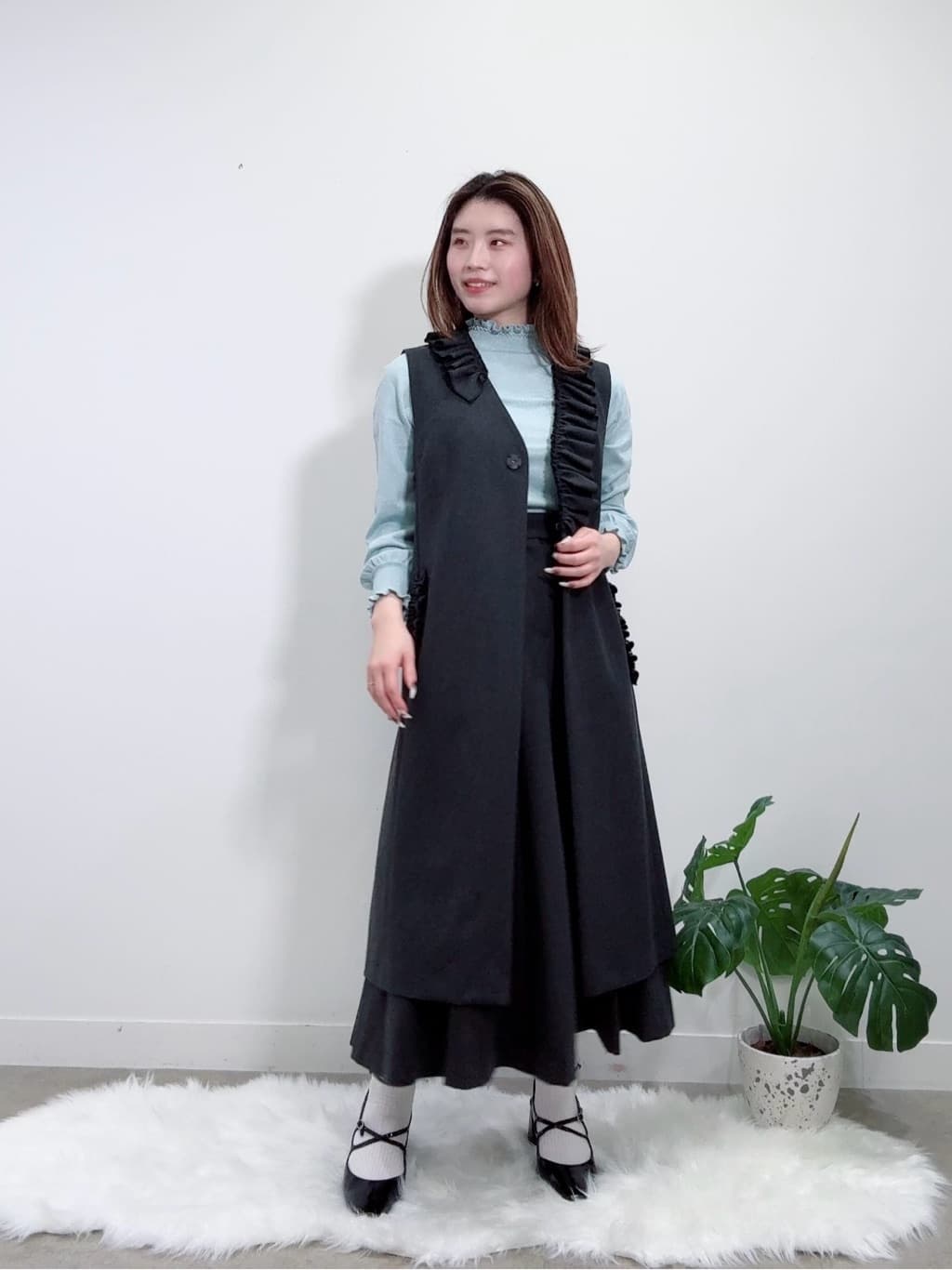 Suma Una本部スタッフさんの「SunaUna｜【COLLECTION LINE】フリルスリーブレスジレ」を使ったコーディネート