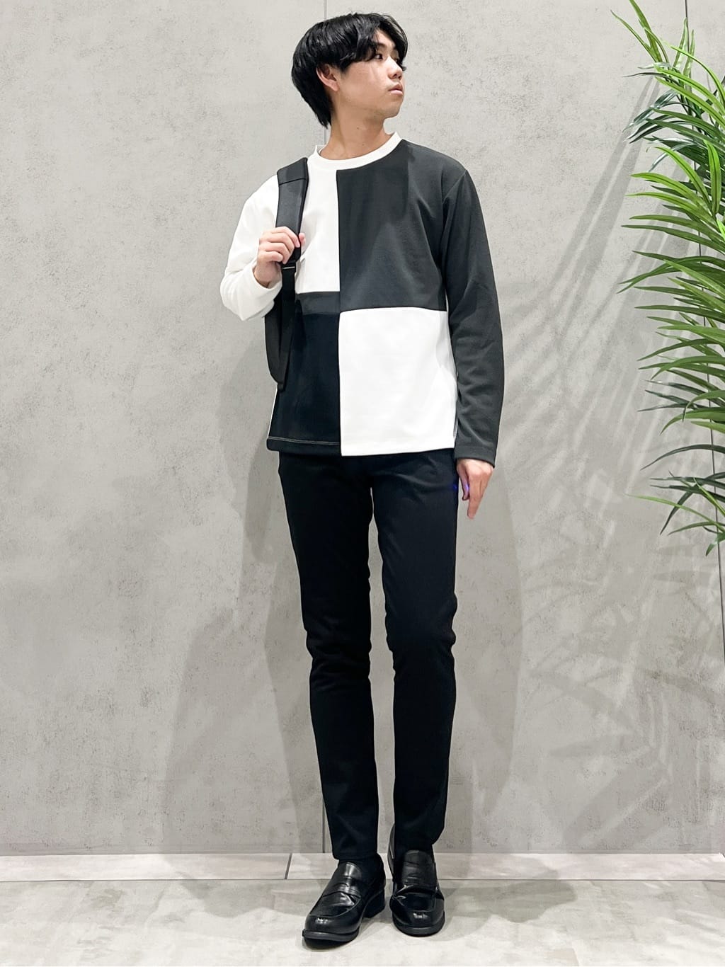 SHI-MAさんの「THE SHOP TK｜【一枚で着映える】パターンブロッキング長袖Tシャツ 洗濯機OK」を使ったコーディネート