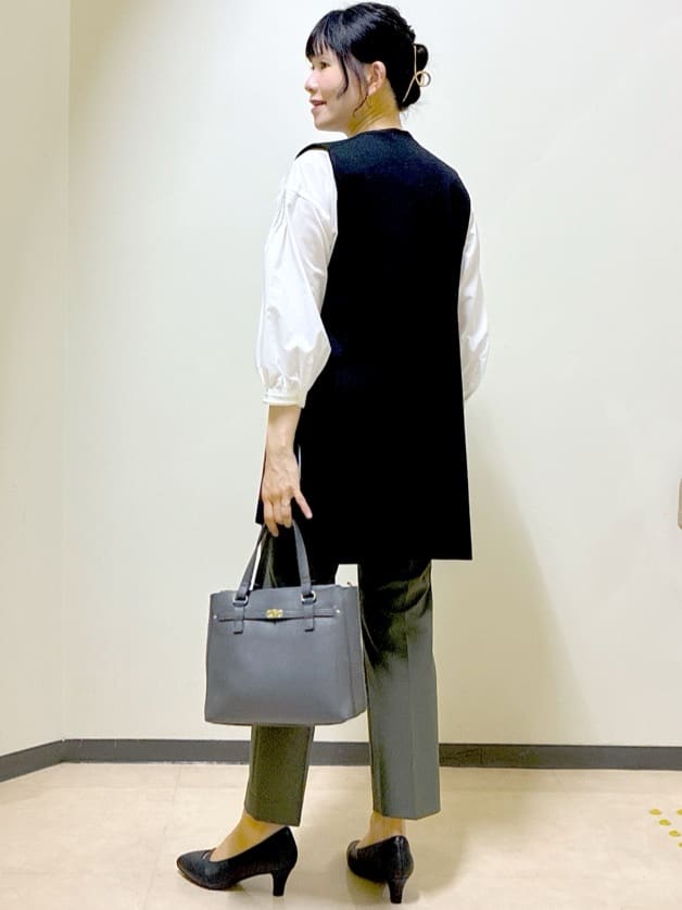  beni_gingerさんの「Reflect｜【程よいゆとり感／体型カバー】ピンタックデザインシャンブレーブラウス」を使ったコーディネート