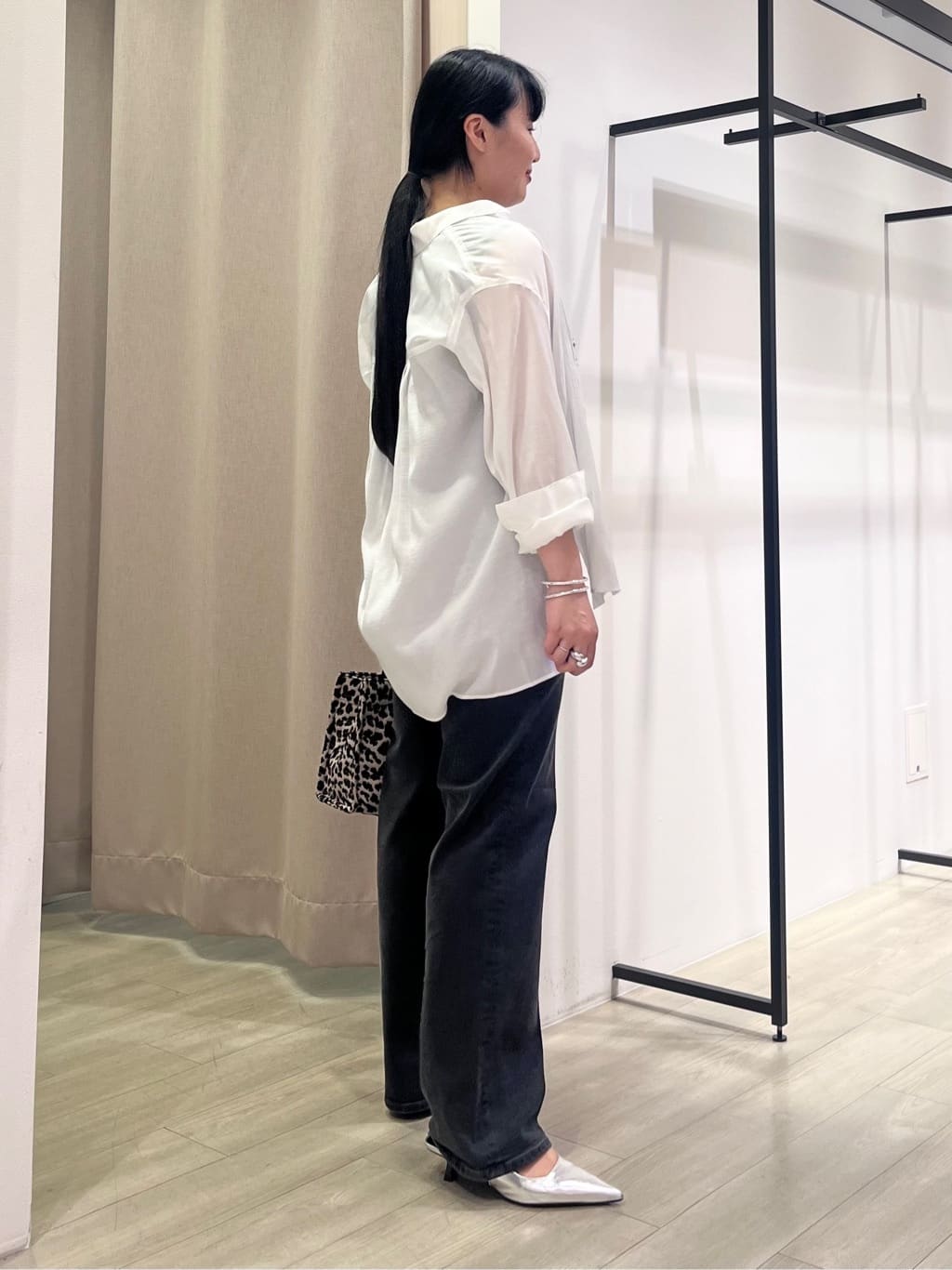 hasuさんの「INDIVI｜【体型カバー／清涼感】シアーオーバーシャツ」を使ったコーディネート