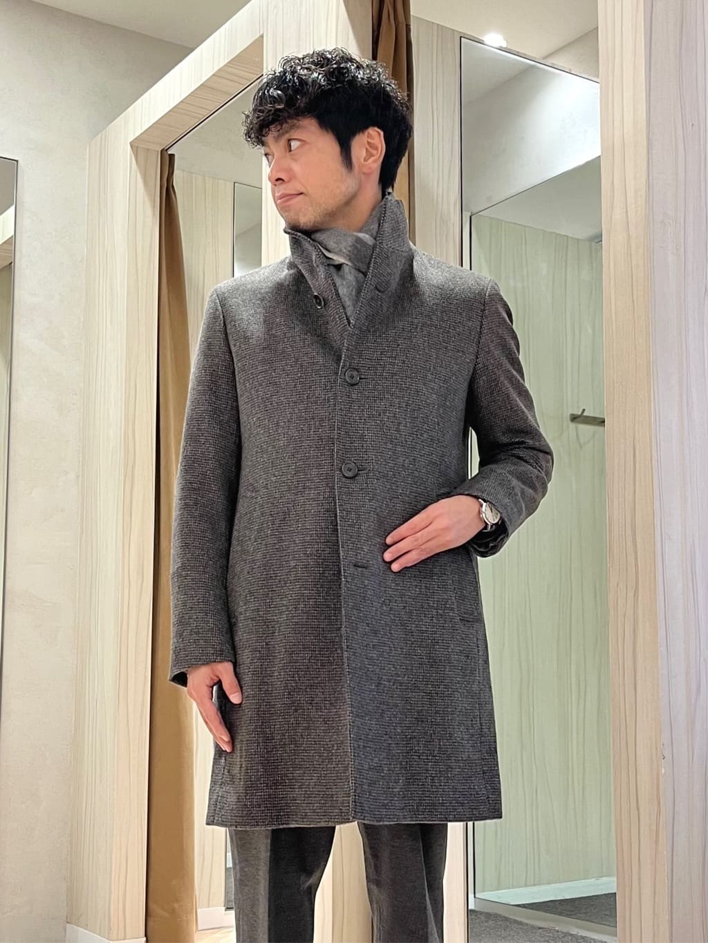 URAさんの「TAKEO KIKUCHI｜カシミヤブレンド ビーバー調ピンヘッドスタンドカラーコート」を使ったコーディネート