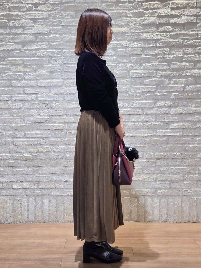 なつみさんの「OPAQUE.CLIP｜フェイクスウェードプリーツスカート【静電気防止加工／洗濯機OK】」を使ったコーディネート