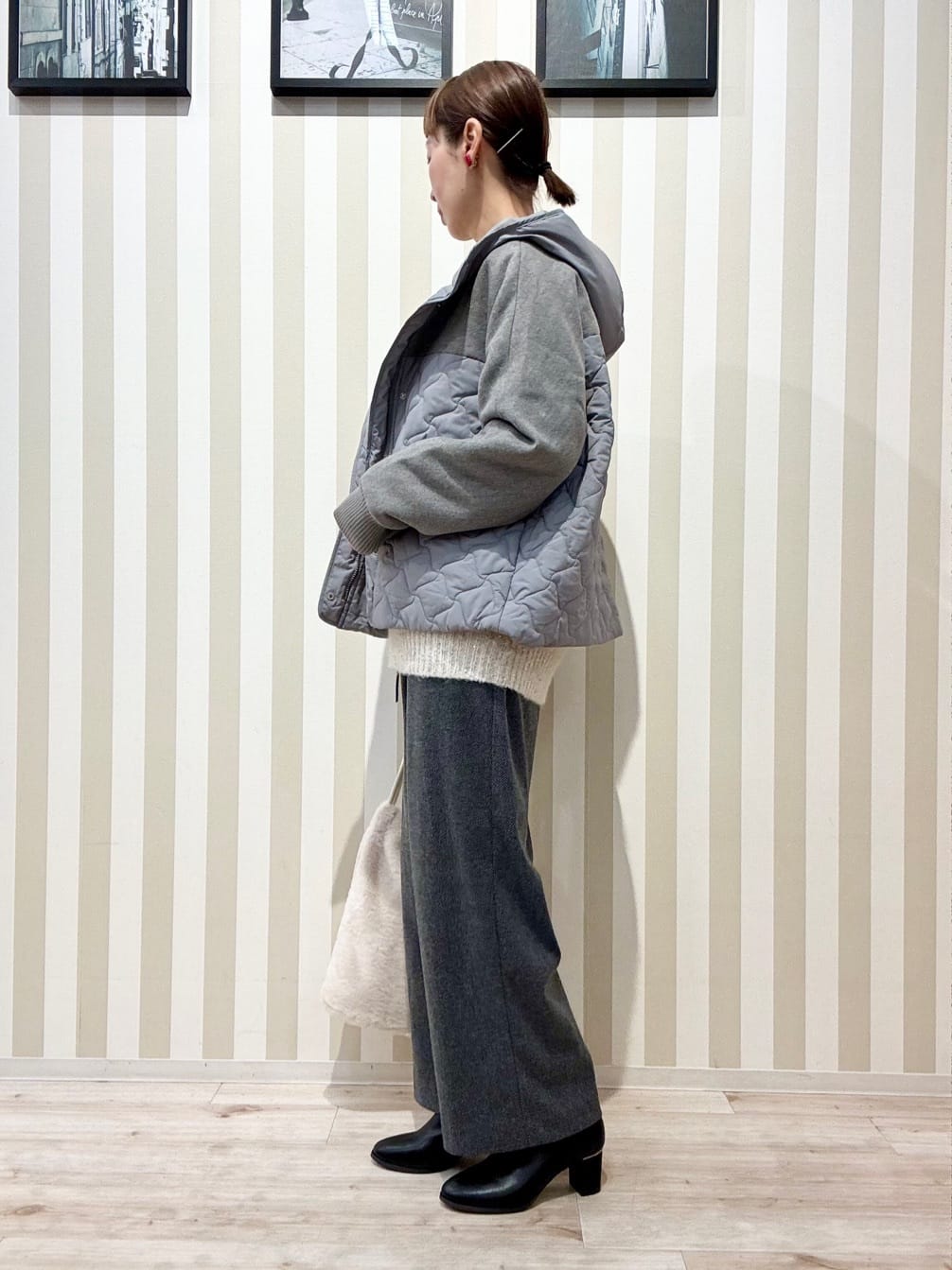 まつこさんの「SHOO･LA･RUE｜【洗濯機可/S-LL】上品にキラリと華やぐ スパンコールニット」を使ったコーディネート
