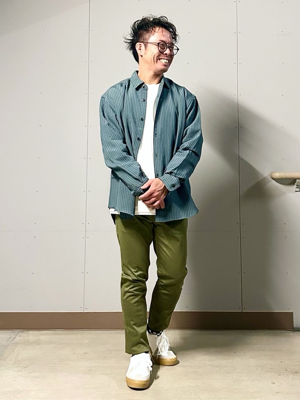KENJI Iさんの「THE SHOP TK｜チェック＆ストライプ アソート長袖シャツ【洗濯機OK】」を使ったコーディネート