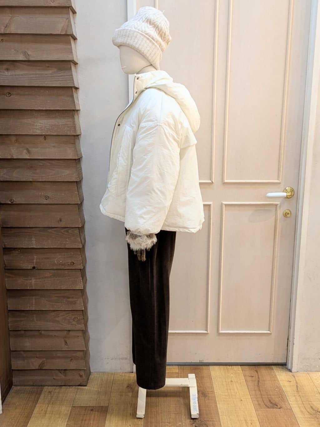 kawaさんの「SHOO･LA･RUE｜【撥水/あったか】たっぷり着られる 中綿モンスターショートコート」を使ったコーディネート