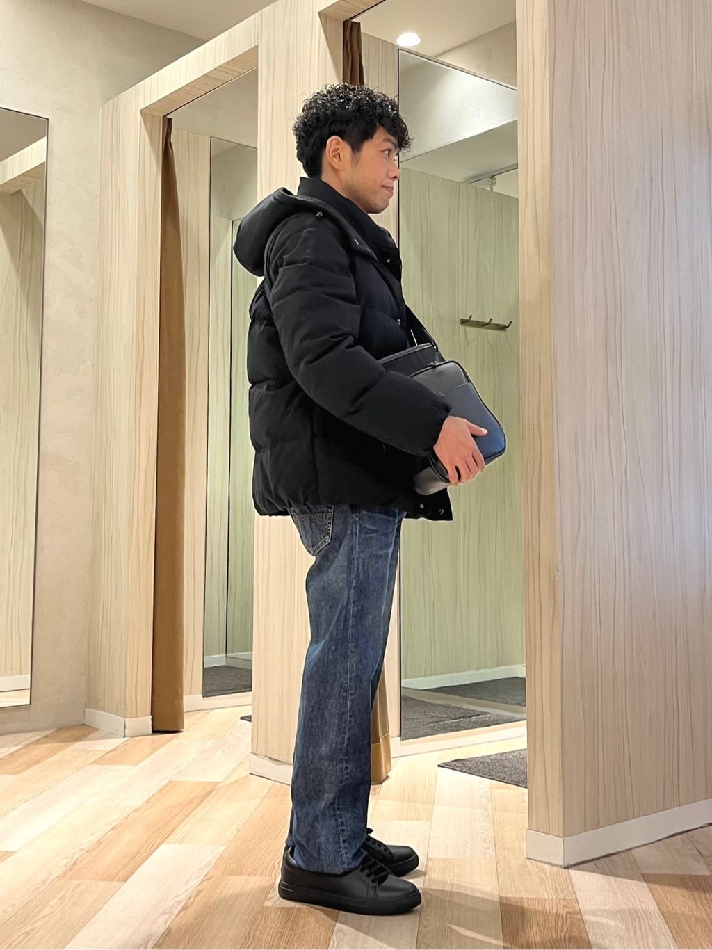 URAさんの「TAKEO KIKUCHI｜【袖取り外し可】デタッチャブル ダウンブルゾン」を使ったコーディネート