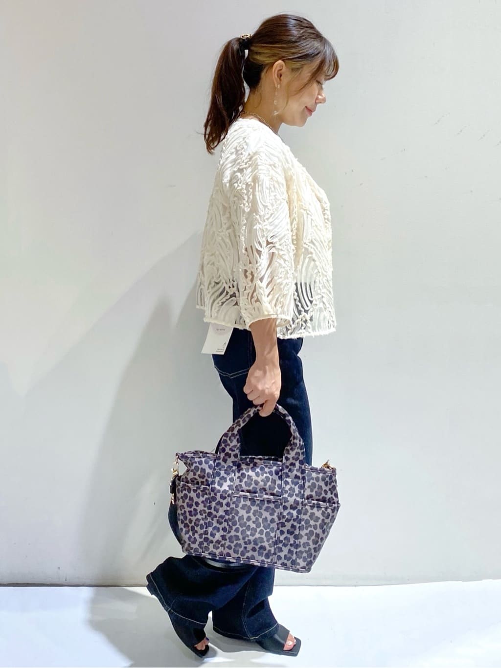 ちぃさんの「OPAQUE.CLIP｜シアー刺繍レース前開きブラウス【洗濯機洗い可】」を使ったコーディネート