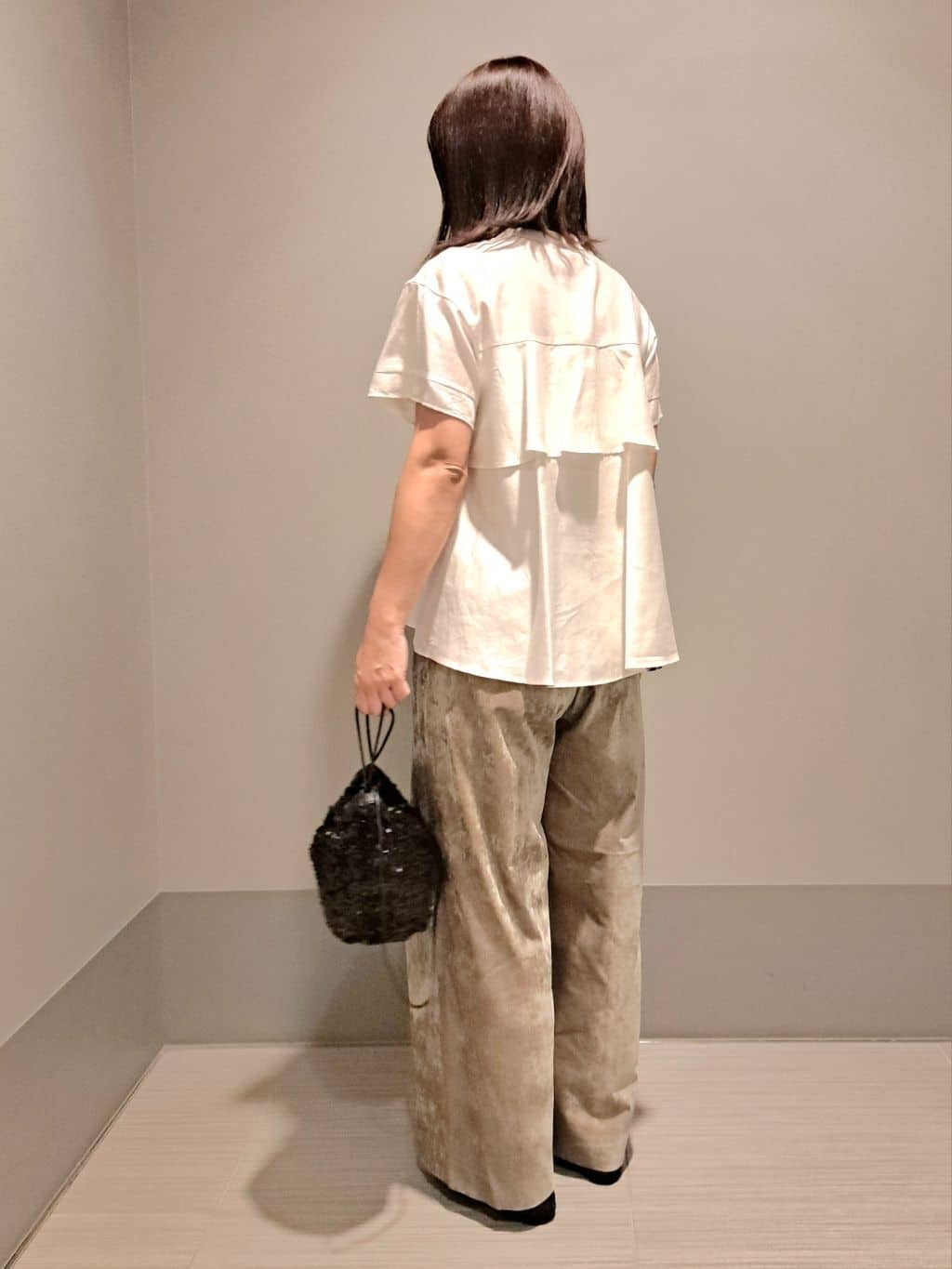 Takahashiさんの「DRESSTERIOR｜ソフト別珍イージーパンツ」を使ったコーディネート