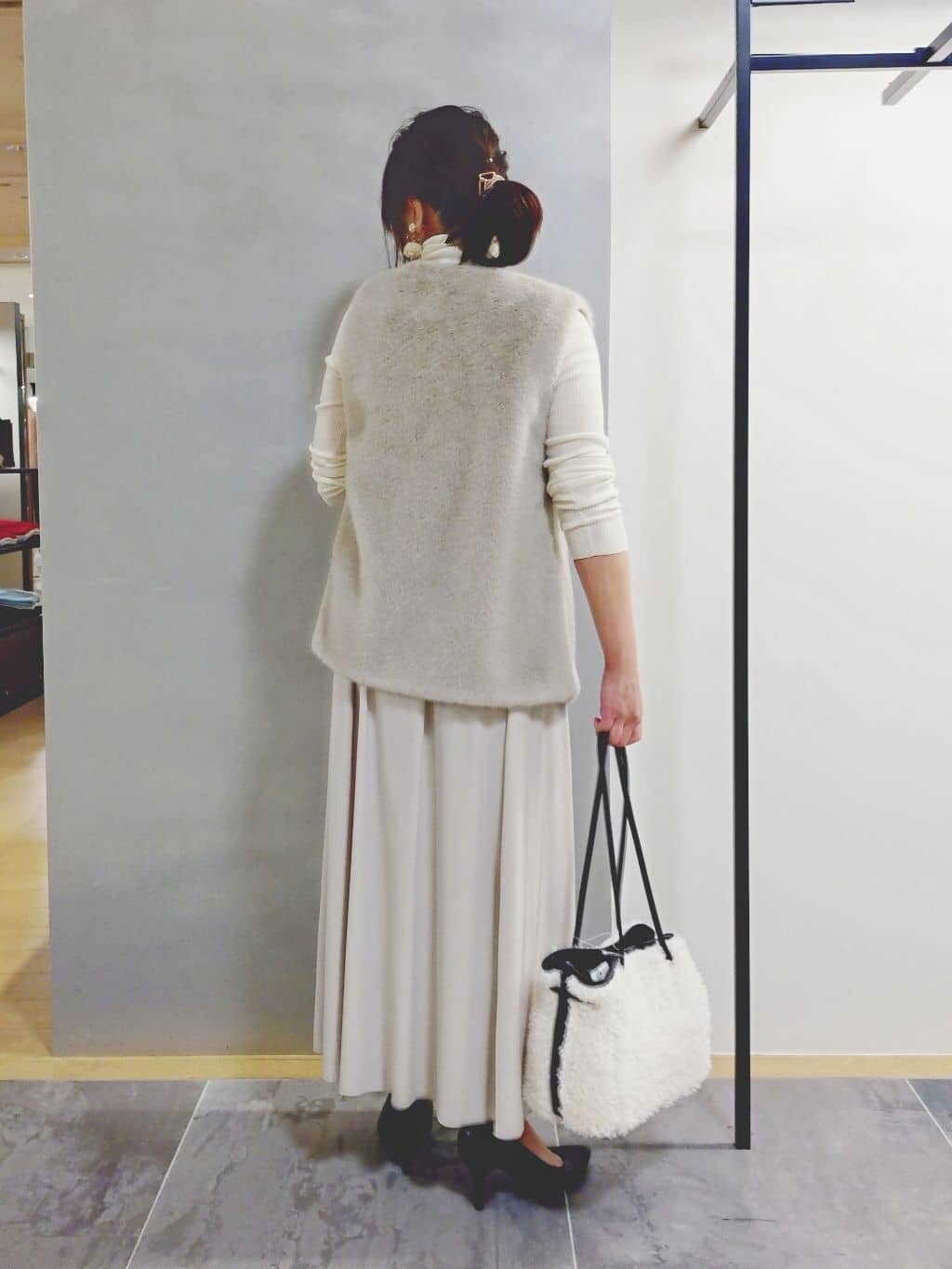 TOMOMIさんの「INDIVI｜ボアミドルバッグ」を使ったコーディネート