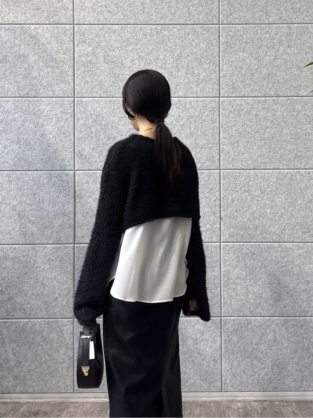 rinaさんの「INDIVI｜クロップドメッシュニット」を使ったコーディネート