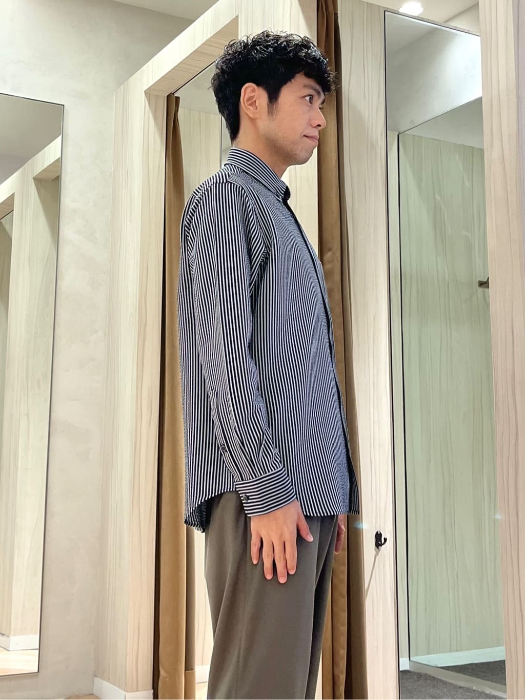 URAさんの「TAKEO KIKUCHI｜アンチピリング ジップアップ ニット」を使ったコーディネート