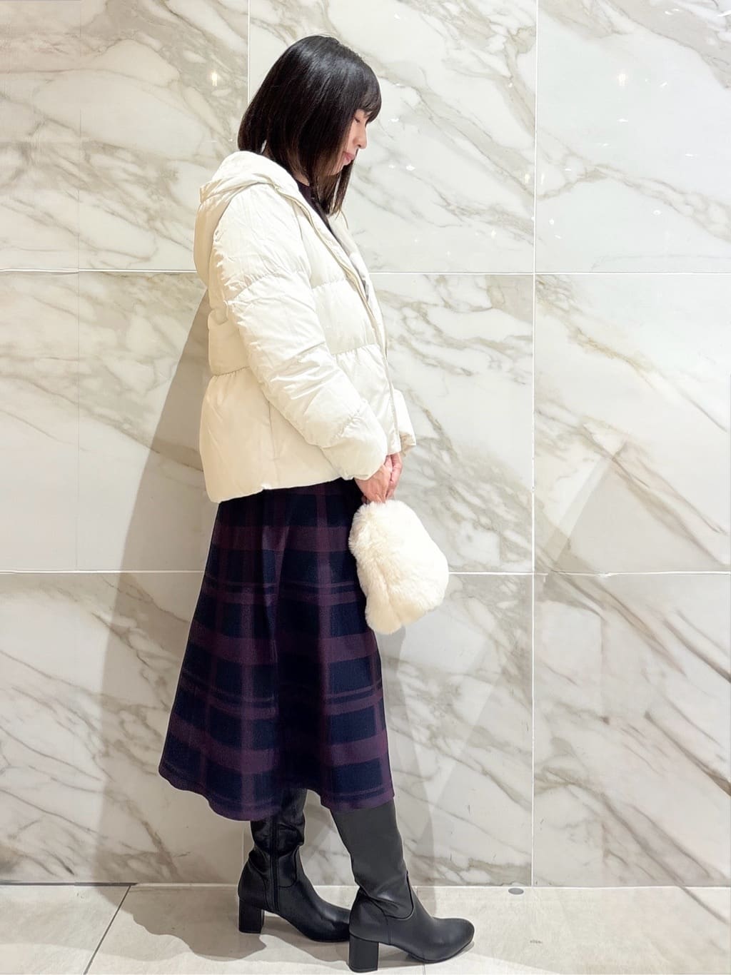 マキさんの「index｜KAWADAダウンペプラムショートコート【撥水／洗濯機OK／静電気防止裏地】」を使ったコーディネート