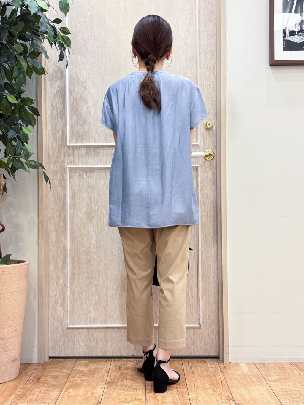 なみさんの「SHOO･LA･RUE｜【S-LL/ひんやり】インせず決まる タックプリーツシャツ」を使ったコーディネート