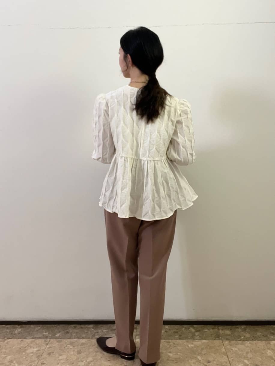 Mori Moriさんの「index｜ふくれジャカードペプラムブラウス【洗濯機洗い可】」を使ったコーディネート