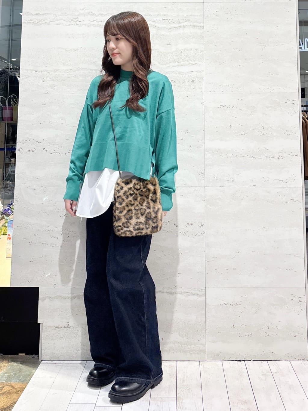 かほさんの「OPAQUE.CLIP｜《ツインセット》リラクシーサイドスリットニット&times;ドッキングタンク【洗濯機洗い可】」を使ったコーディネート
