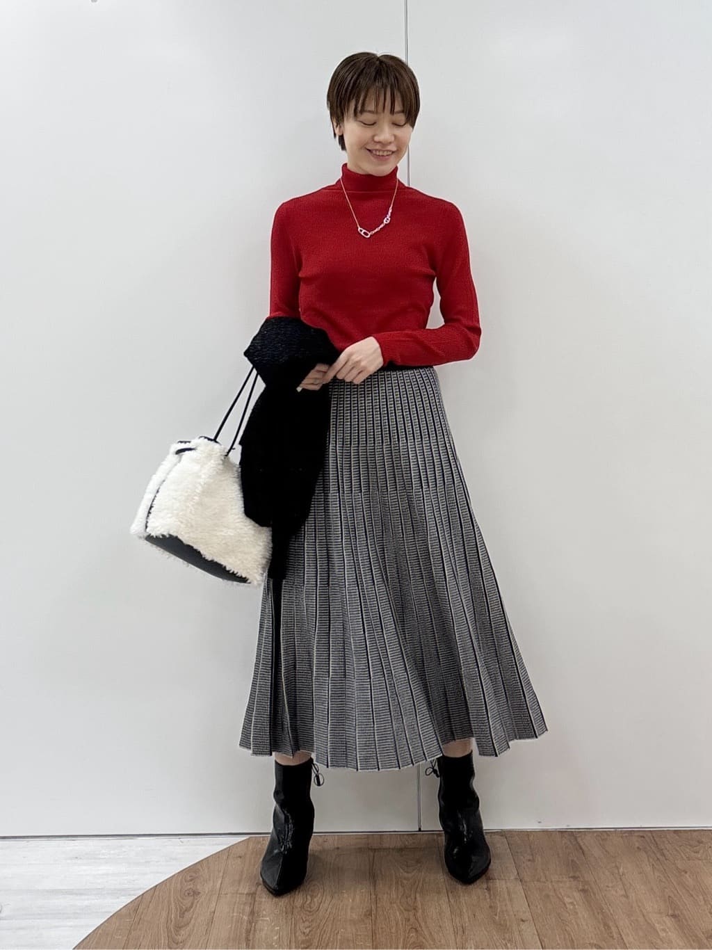 kanaeさんの「INDIVI｜【洗える】ラメニットカーディガン」を使ったコーディネート