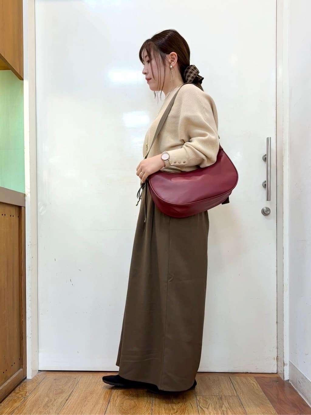 だいわさんの「SHOO･LA･RUE｜【S-LL/2点セット】脚のラインを拾いにくい ベルト付きタックスカーチョパンツ」を使ったコーディネート