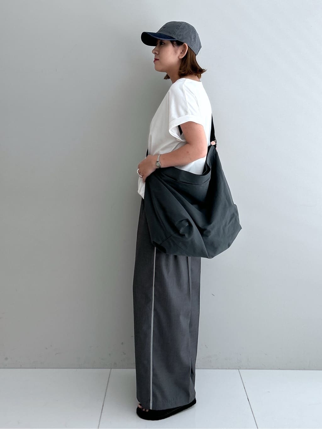 Hirokaさんの「Dessin｜【セットアップ可/ウエストゴム/洗える】サイドライン入りワイドパンツ」を使ったコーディネート
