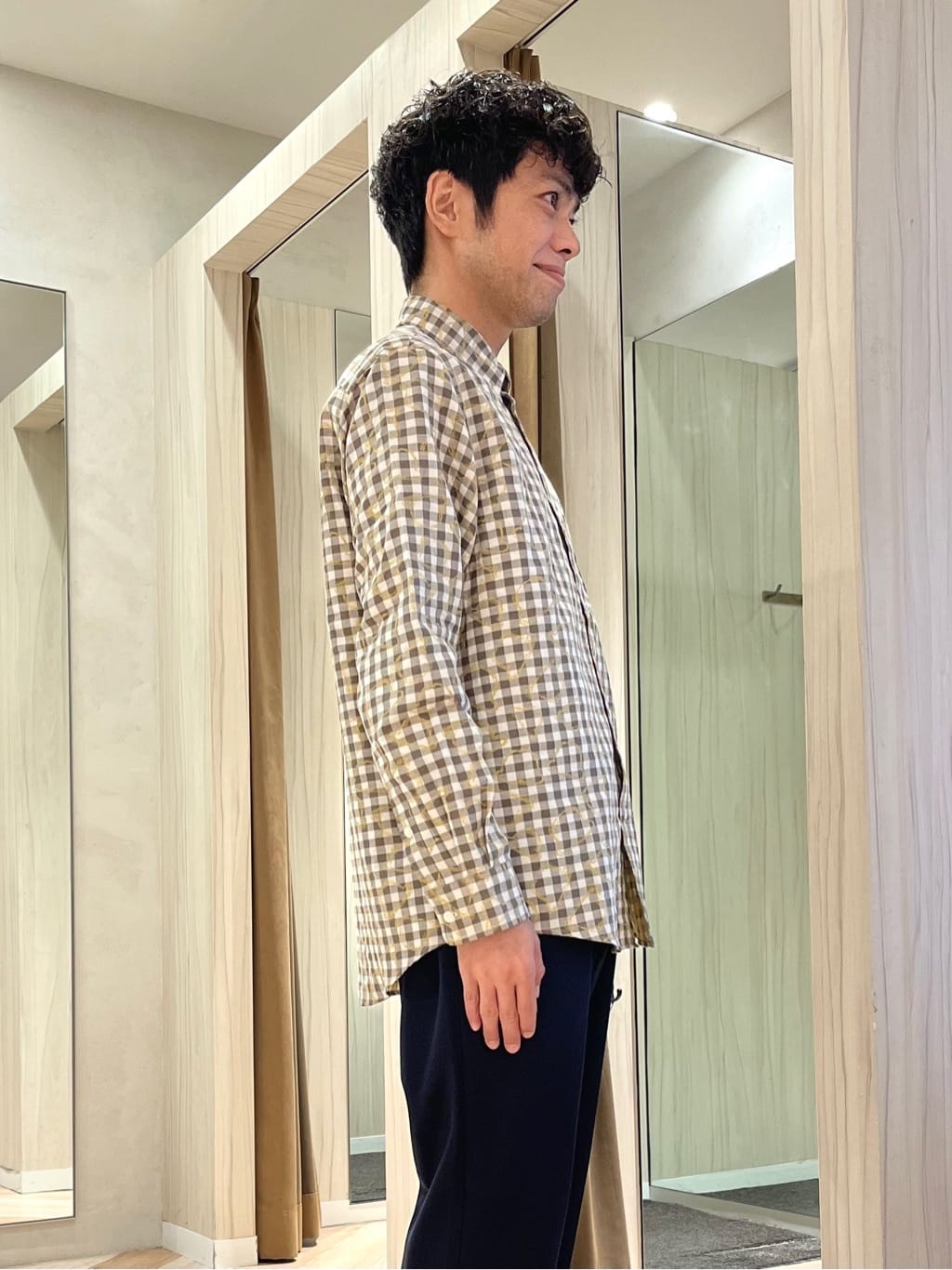 URAさんの「TAKEO KIKUCHI｜アンチピリング ジップアップ ニット」を使ったコーディネート