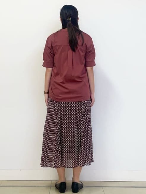 chisaさんの「Reflect｜【すっきり見え！長め丈／マシンウォッシュ可】スキッパーネックジャージトップス」を使ったコーディネート